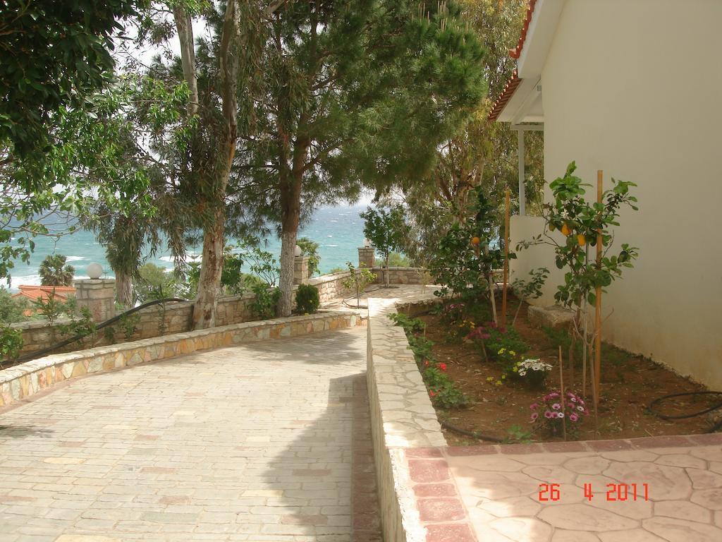 Pansion Koroni Hotel Bagian luar foto